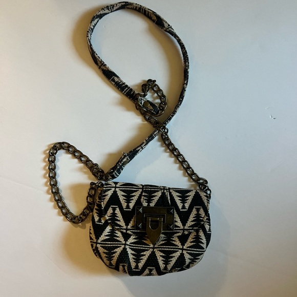 Small Purse w/Metal Clasp - Picture 2 of 3